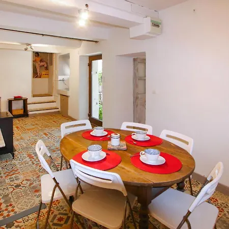 Gorgeous In With Kitchenette Eygalieres (Bouches-du-Rhone)