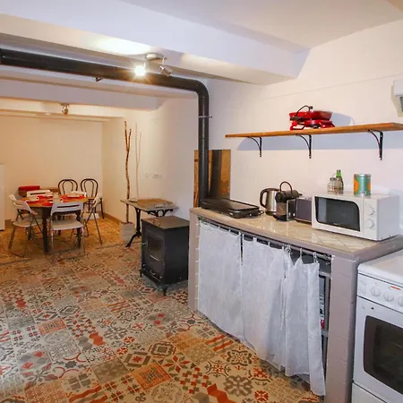 Gorgeous In With Kitchenette Eygalieres (Bouches-du-Rhone)